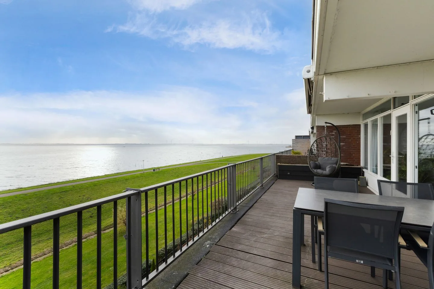 Vaargeul 178 Hellevoetsluis foto 2