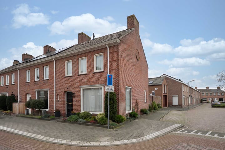 Vader Vincentiusstraat 22 in Oudenbosch Foto