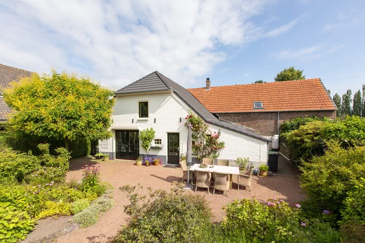 Valkstraat 10 en Overasselt foto