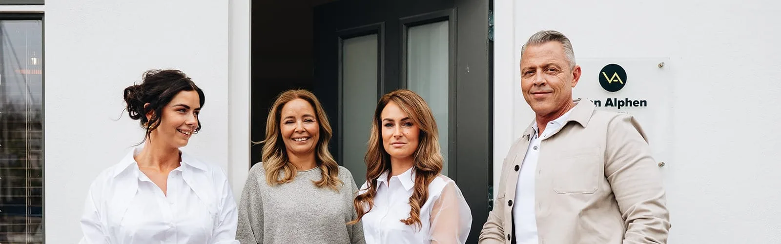 Team photo of Van Alphen Makelaardij