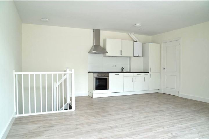 Photo of property Van Baerlestraat 131C, 's-Gravenhage