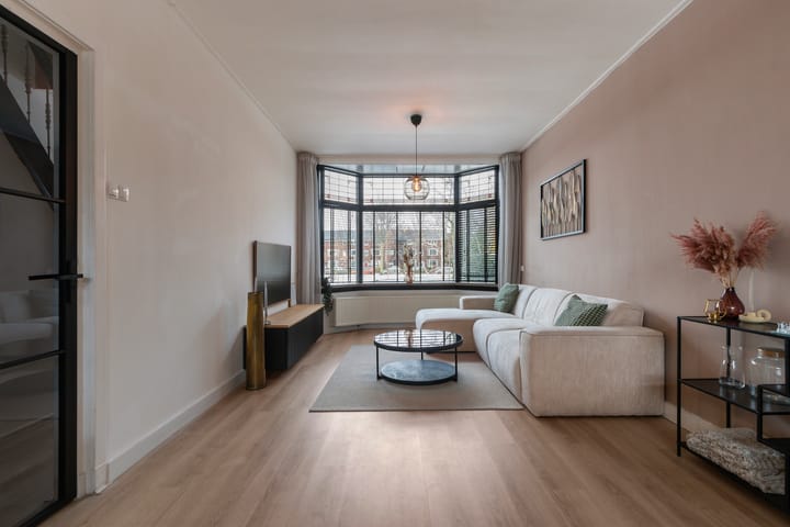 Photo of property Van Baerlestraat 62, Dordrecht