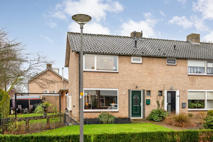 Photo of property Van Bemmelstraat 31, Borne