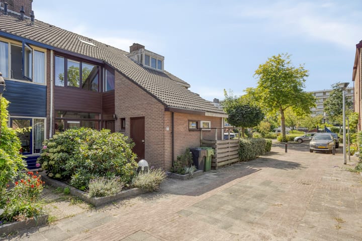 Van Beuningenplantsoen 7 in Voorschoten foto