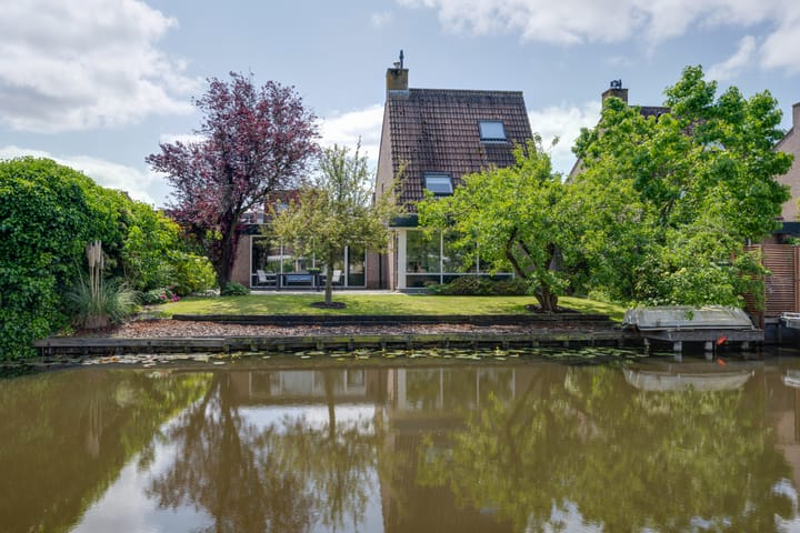van Bevervoordenhof 13 en Landsmeer foto