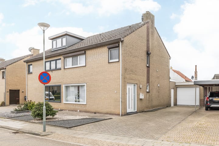 van Bronsfeltstraat 7 dans Schinveld photo