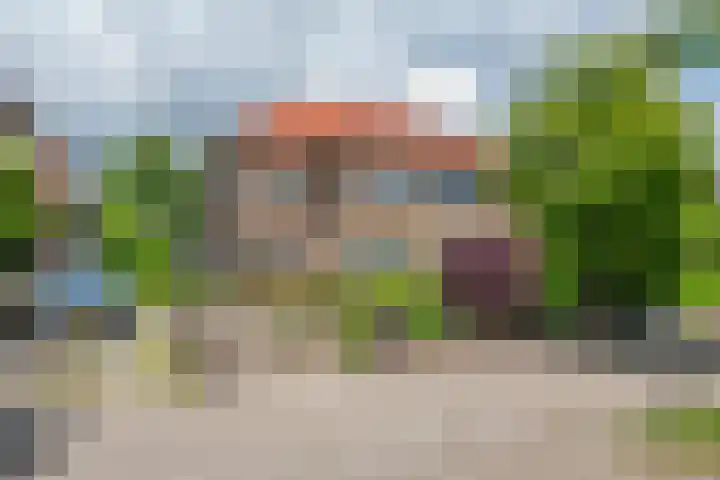 Van Dam van Isseltweg 9 in Geldermalsen