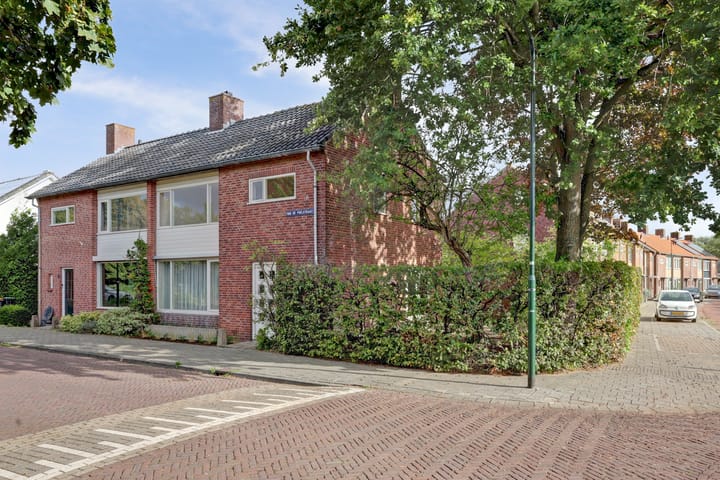 van de Poelstraat 11 in Raamsdonksveer Foto