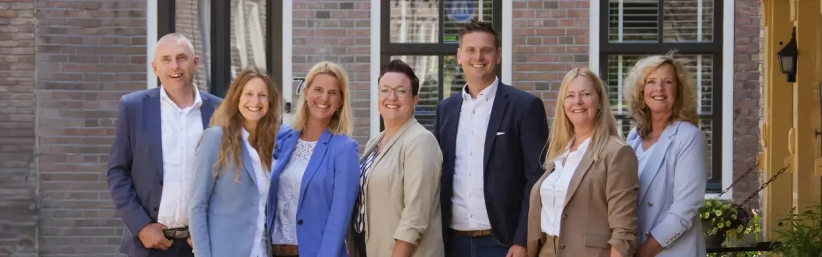 Mannschaftsfoto von Van de Ridder Makelaars