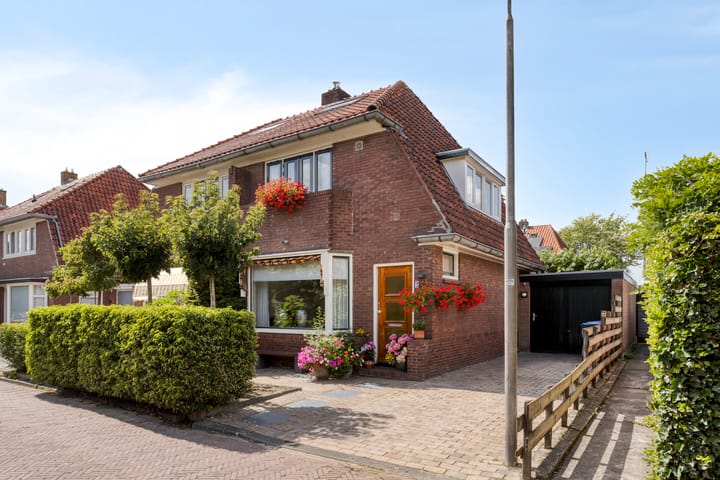 van de Veldestraat 2 en Leeuwarden foto