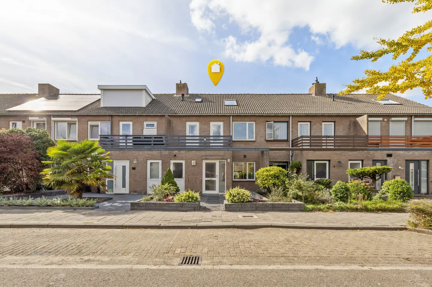 Van de Woestijnelaan 6 in Roosendaal