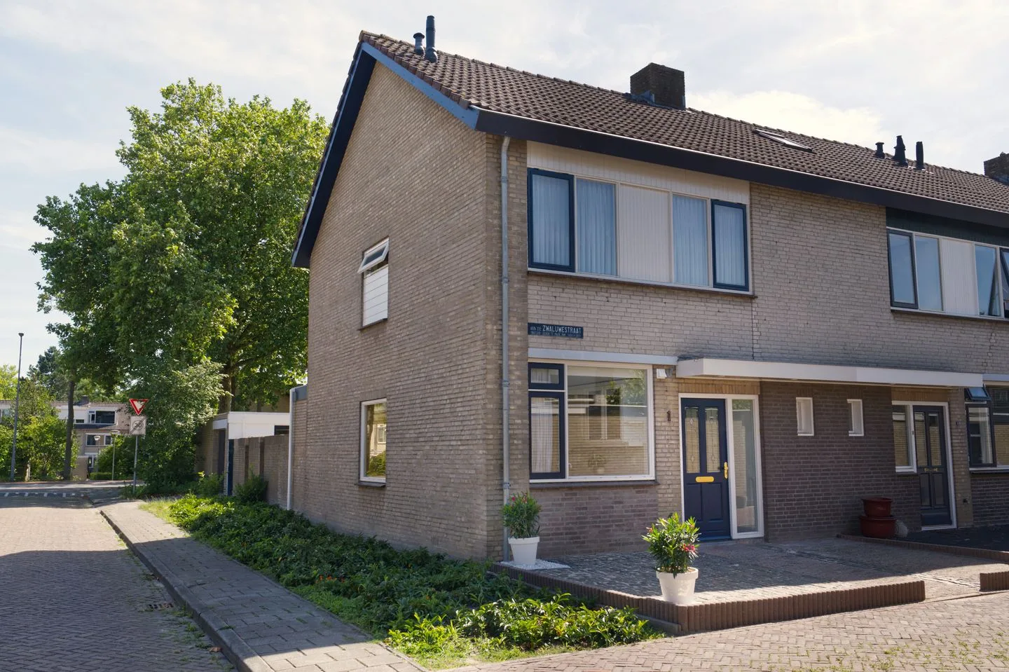 Van de Zwaluwestraat 1 in Made