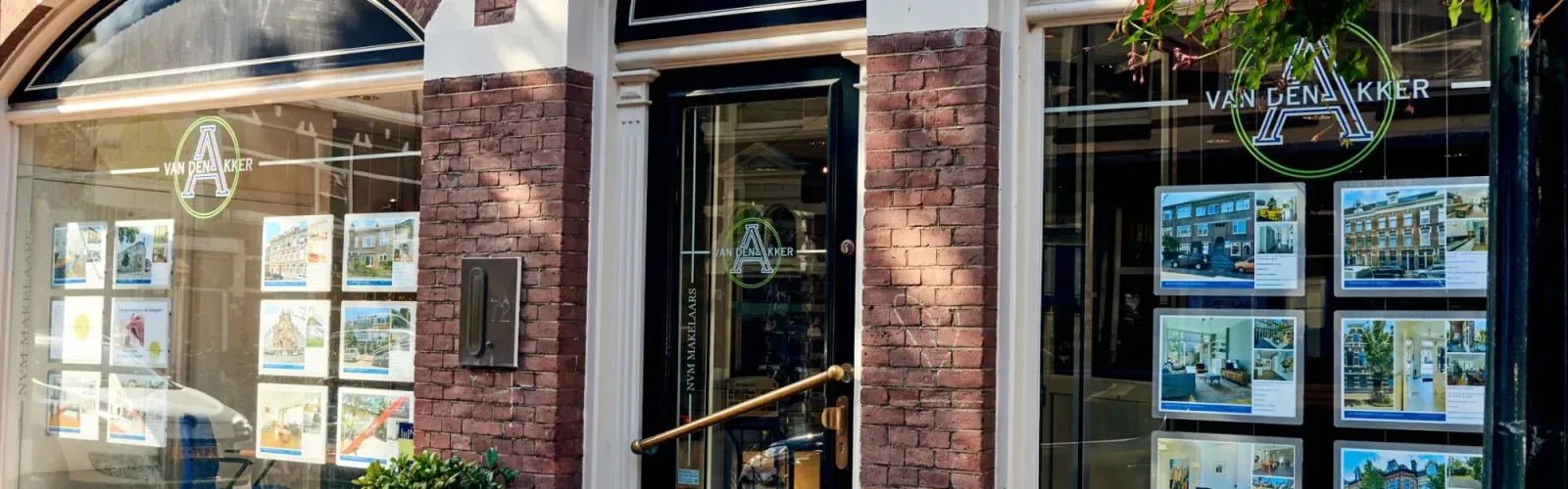 Team photo of Van den Akker NVM Makelaars