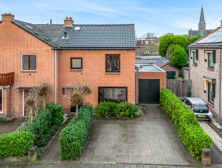 Photo of property Van den Vondellaan 38, Driehuis NH