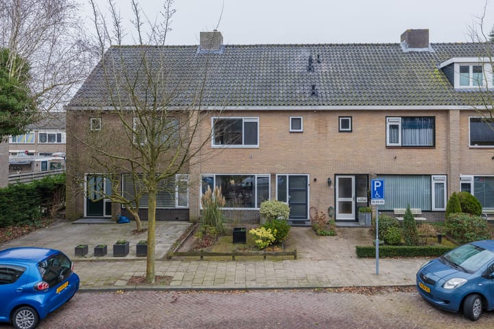 van den Woudestraat 26 in Warmond