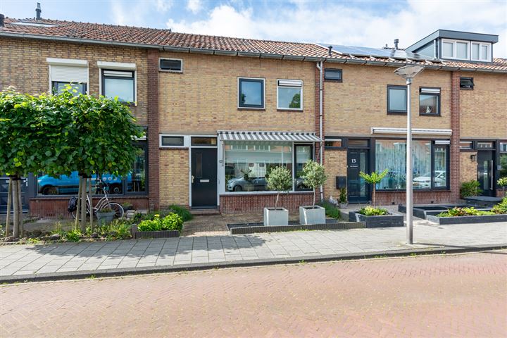 Photo of property Van der Doortogestraat 12, Naaldwijk