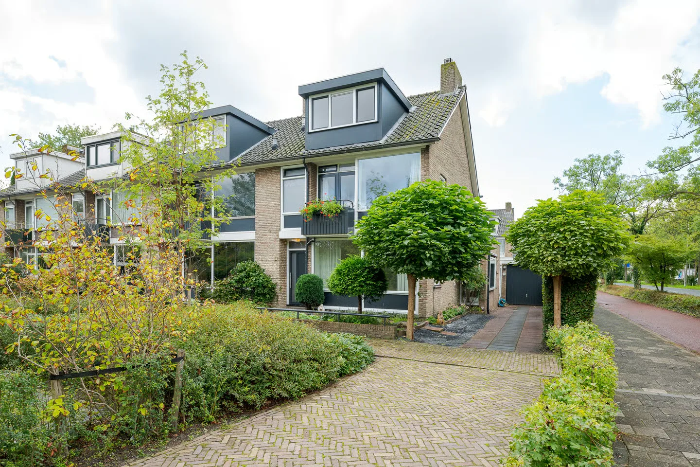 Van der Helmlaan 7 Leiden