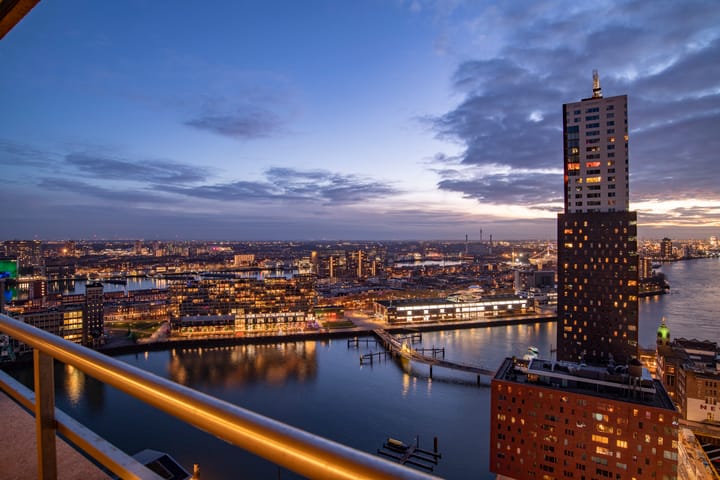 Van der Hoevenplein 134 in Rotterdam Foto