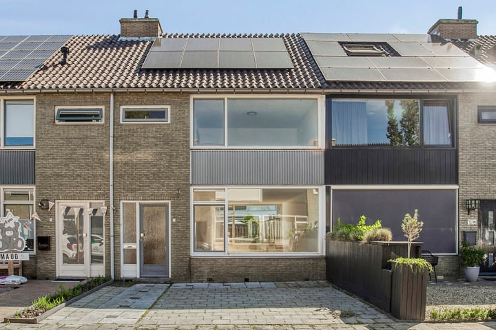 van der Plaatstraat 12 en Grave foto