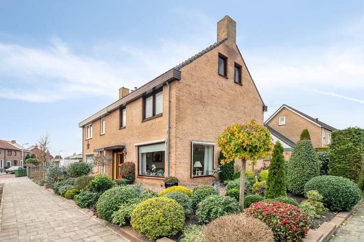 van Diggelenweg 8 in IJsselmuiden Foto