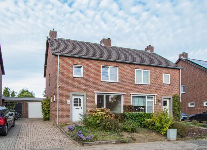 van Ghoorstraat 14 en Haelen foto