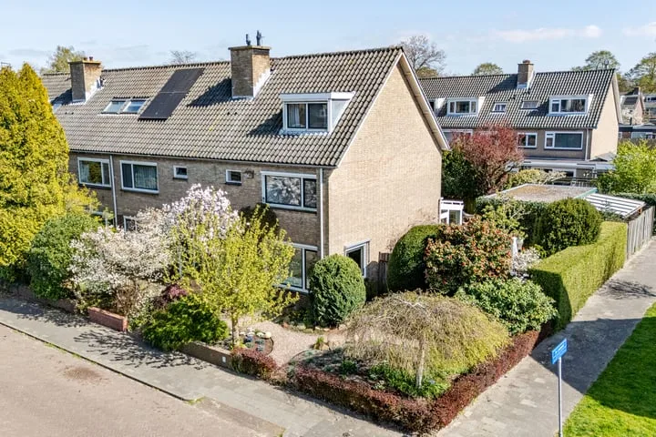 Van Helsdingenlaan 19 en Voorschoten
