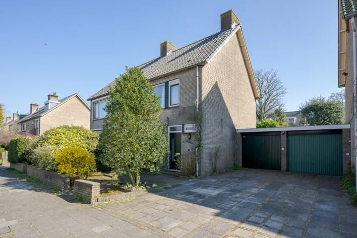 Van Helsdingenlaan 21 en Voorschoten