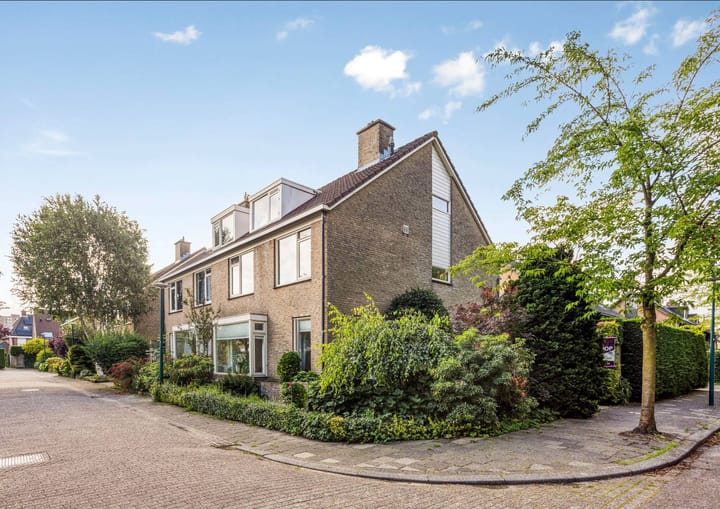 van Houdringelaan 18 in Oegstgeest photo