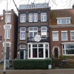 Logo Van Huis tot Huis Makelaars