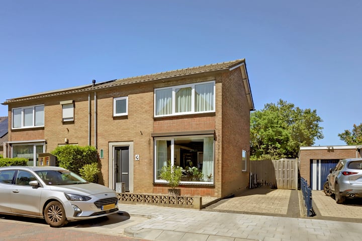 van Lyndenstraat 7 in Millingen aan de Rijn photo