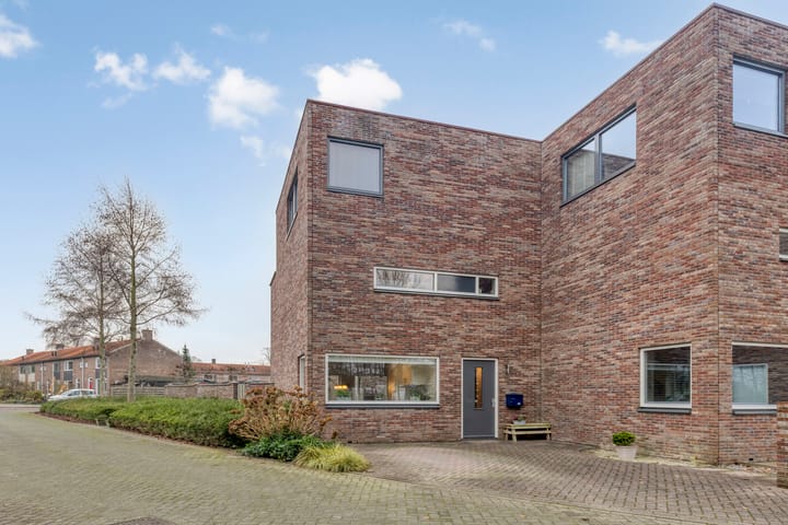 Van Ostadestraat 64 in Assen