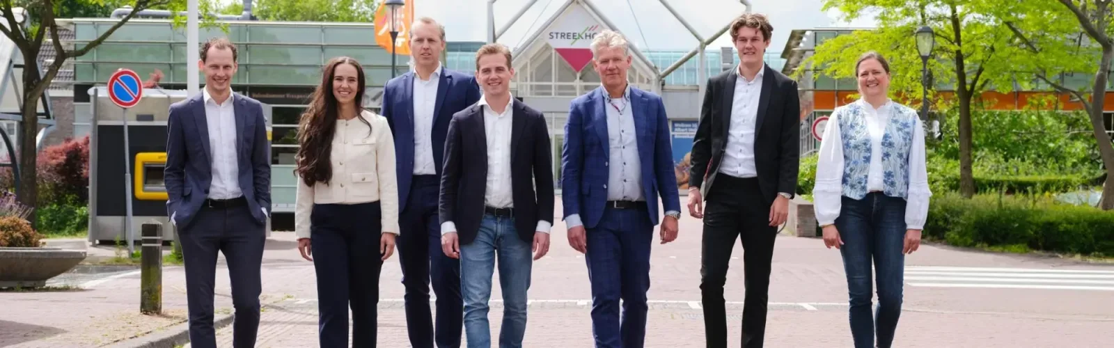 Team photo of Van Overbeek Makelaars o.g. West-Friesland