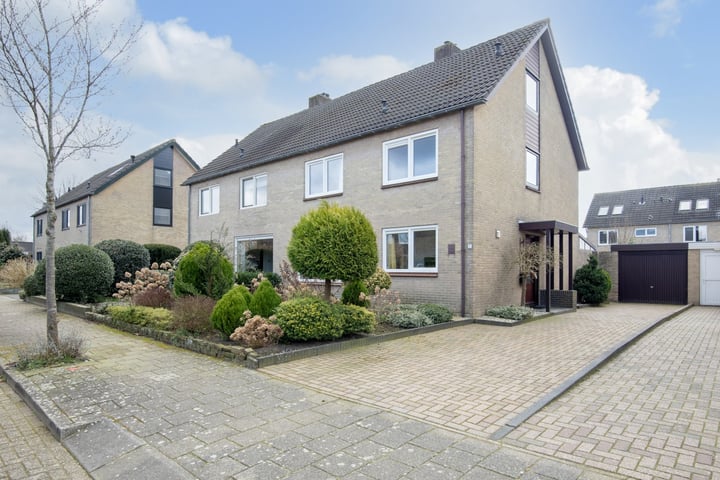 Van Rouwenoortstraat 7 in Bennekom foto