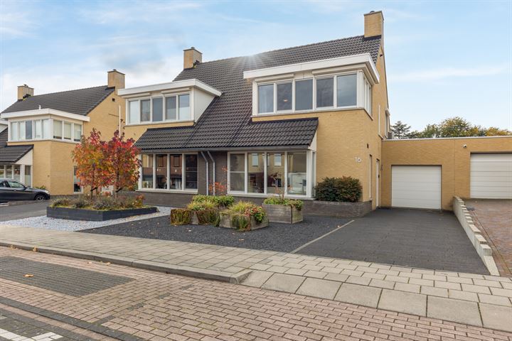 van Ruysdaelstraat 16 dans Brunssum photo