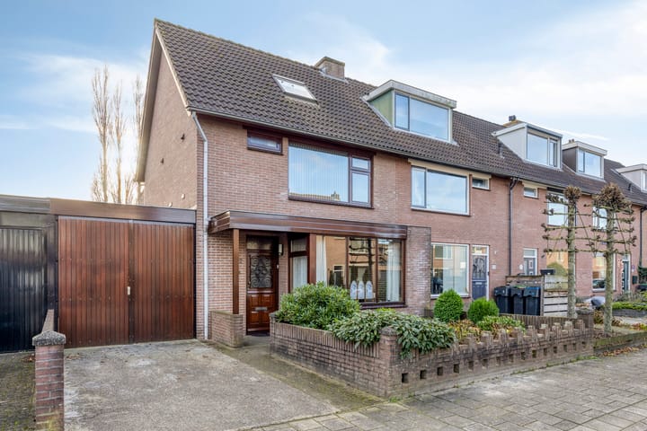 Photo of property Van Schendelstraat 22, Harderwijk