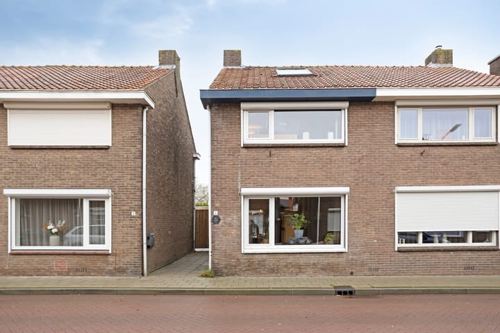 Photo of property van Tienhovenstraat 14, Yerseke