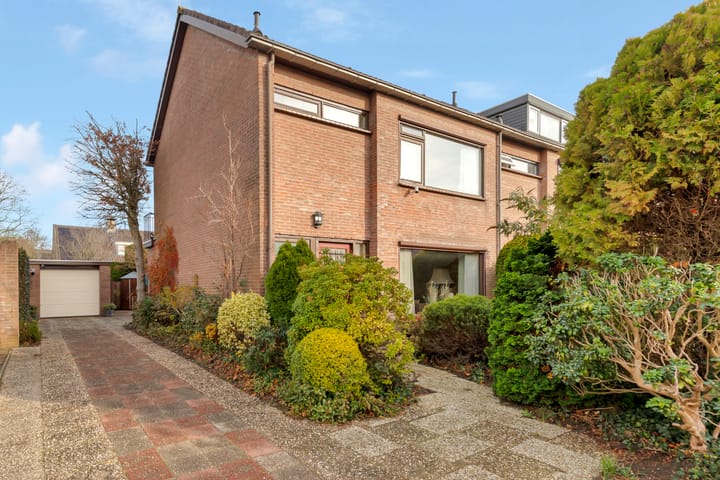 Van Twillerstraat 8 in Nijkerk Foto