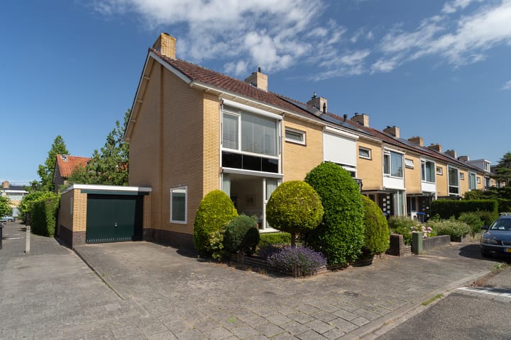 Van Wassenaerlaan 16 in Hilversum photo