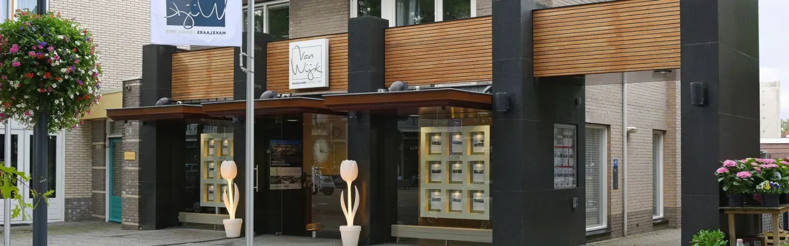 Team photo of Van Wijk Makelaars