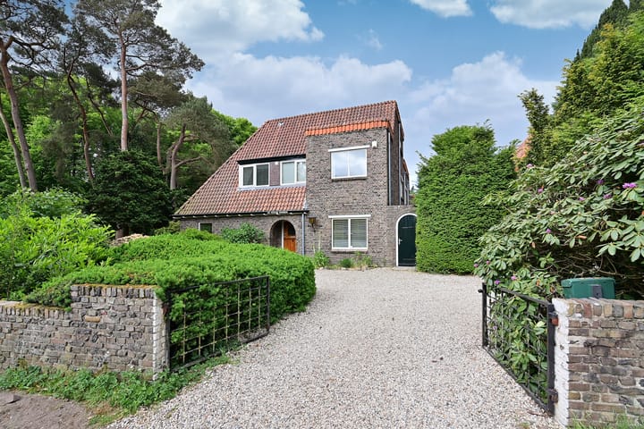 Van Wulfenlaan 23 in Laren Foto