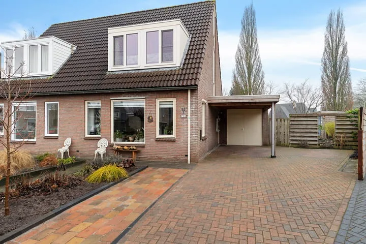 Veenlanden 18 en Steenwijk