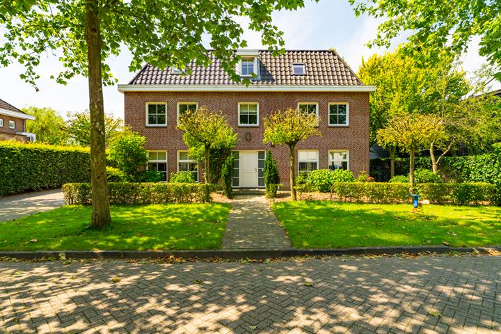 Photo of property Veldstraat 8, Wijk en Aalburg