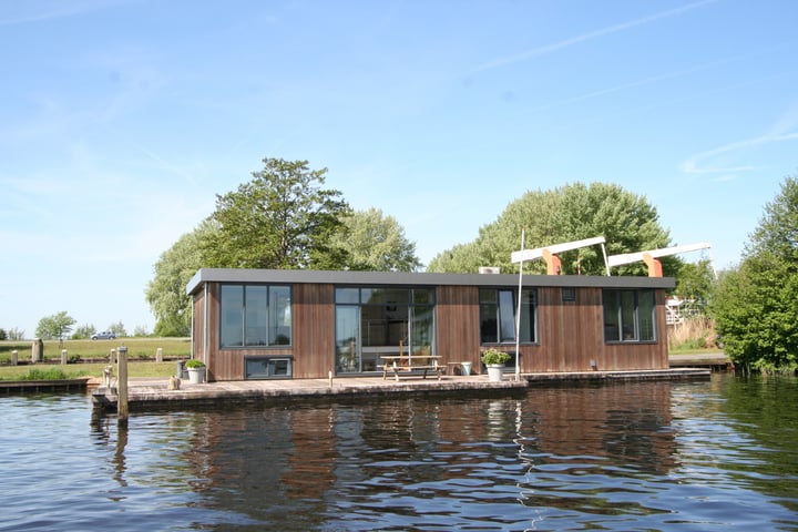 Veneweg 251p in Wanneperveen