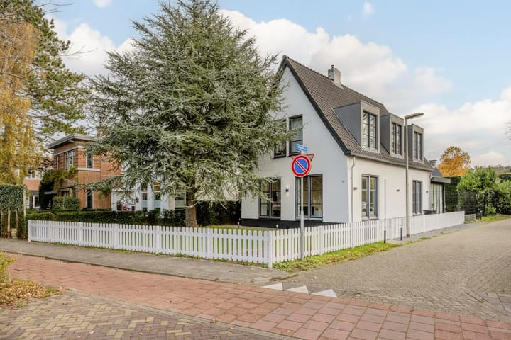 Veurseweg 169 in Voorschoten foto