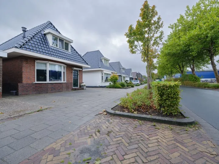Vierhuisterweg 24 Surhuisterveen foto 3