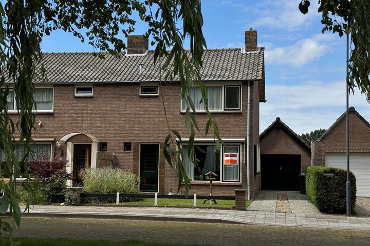 Vijverstraat 10 in Heinkenszand foto