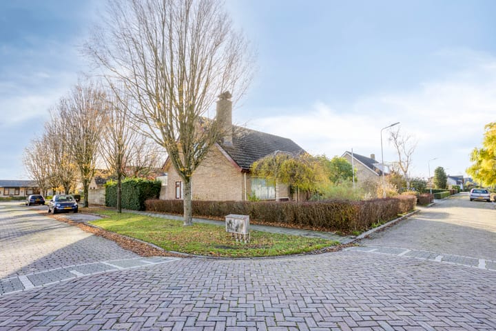 Vincent van Goghstraat 1 in Schoondijke foto