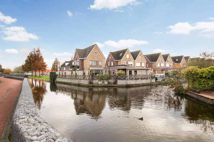 Vincent van Goghstraat 28 in Volendam photo