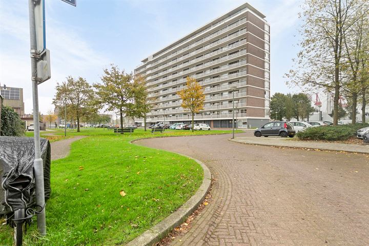 Vlaardingerdijk 194 in Schiedam Foto