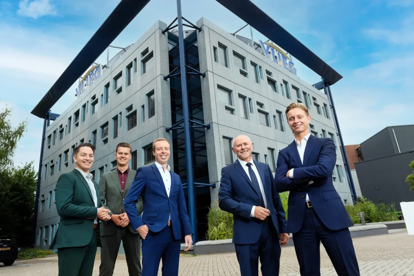 Team photo of VLIEG Bedrijfsmakelaars OG